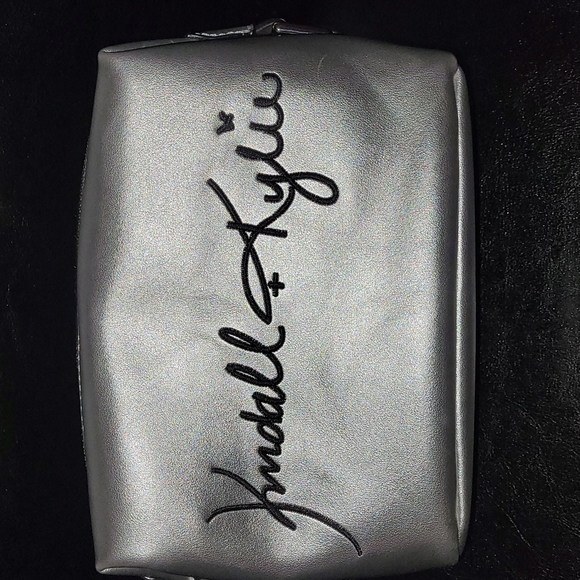 💜HP💜NWOT Kendall + Kylie Make Up Bag💜 - Picture 10 of 10
